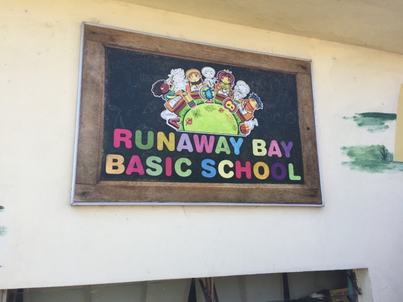 image of school sign Runaway Bay Basic School