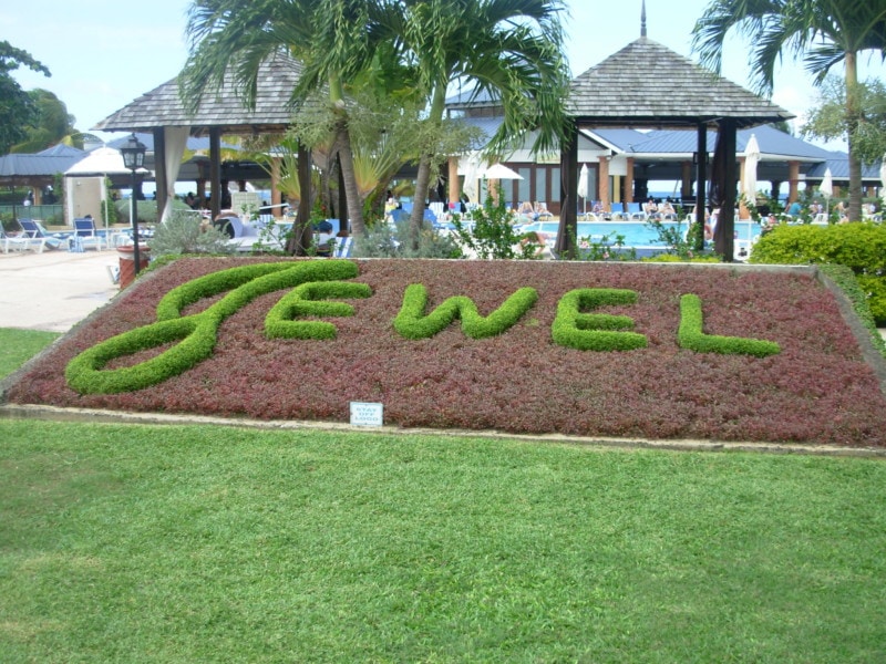 image of Jewel Runaway Bay written out in plants