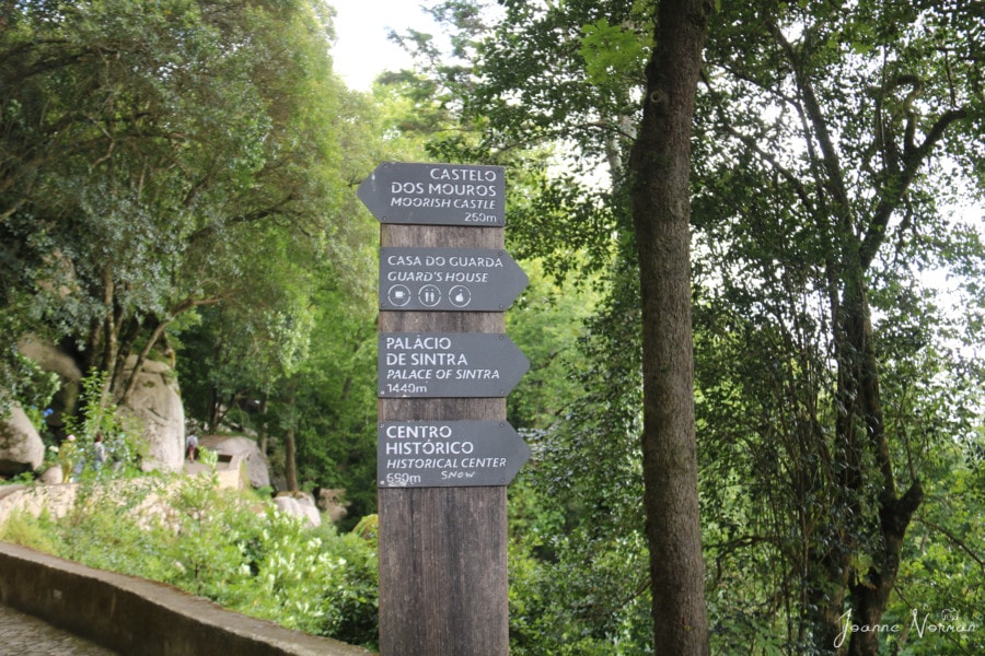 direction sign showing how to get to different locations in the Sintra area