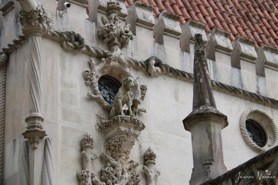 decorative stone walls with stone dog at entrance to Quinta da Regaleira daytrip from Lisbon to Sintra