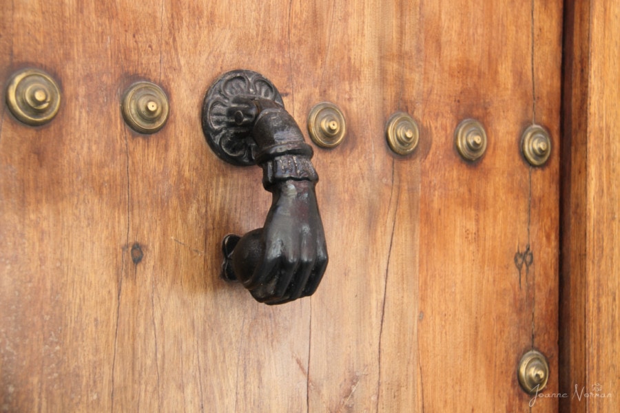 door knocker shaped like a hand seen during 3 days in Seville