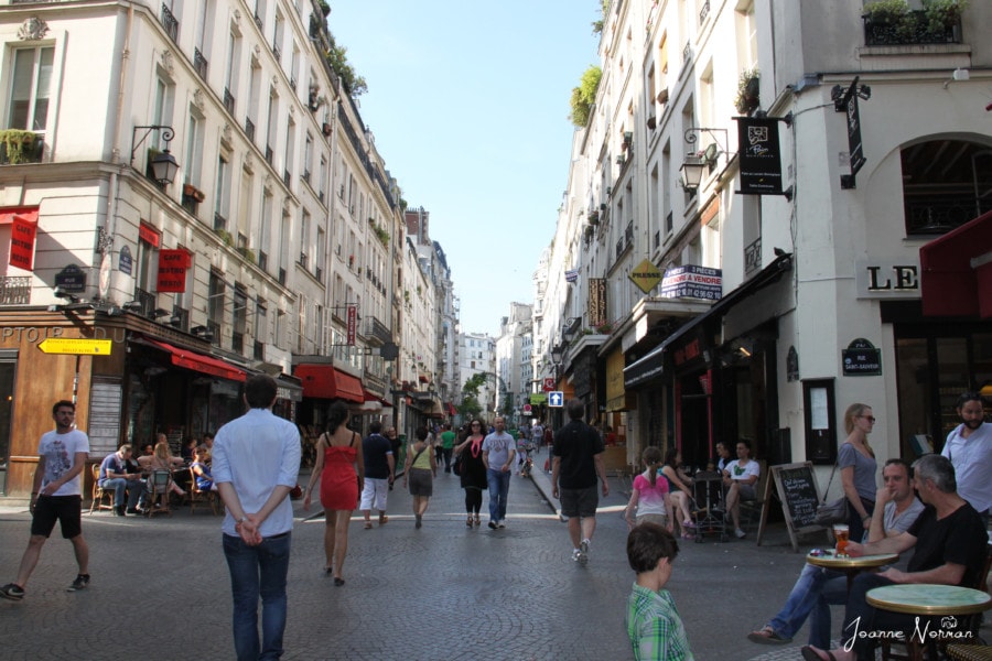 pedestrian street with people rue montorgueil