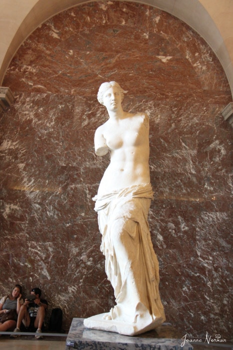 white sculpture of greek lady with no arms