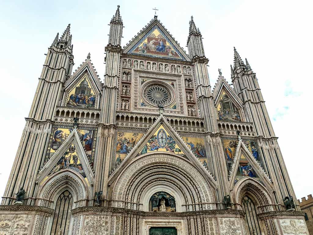 large white cathedral of Orvieto on day trip from Rome